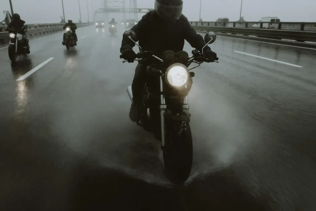 motorcycle Channel Tunnel Eurotunnel undersea - photo par cottonbro studio
