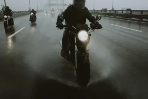 motorcycle Channel Tunnel Eurotunnel undersea - photo par cottonbro studio